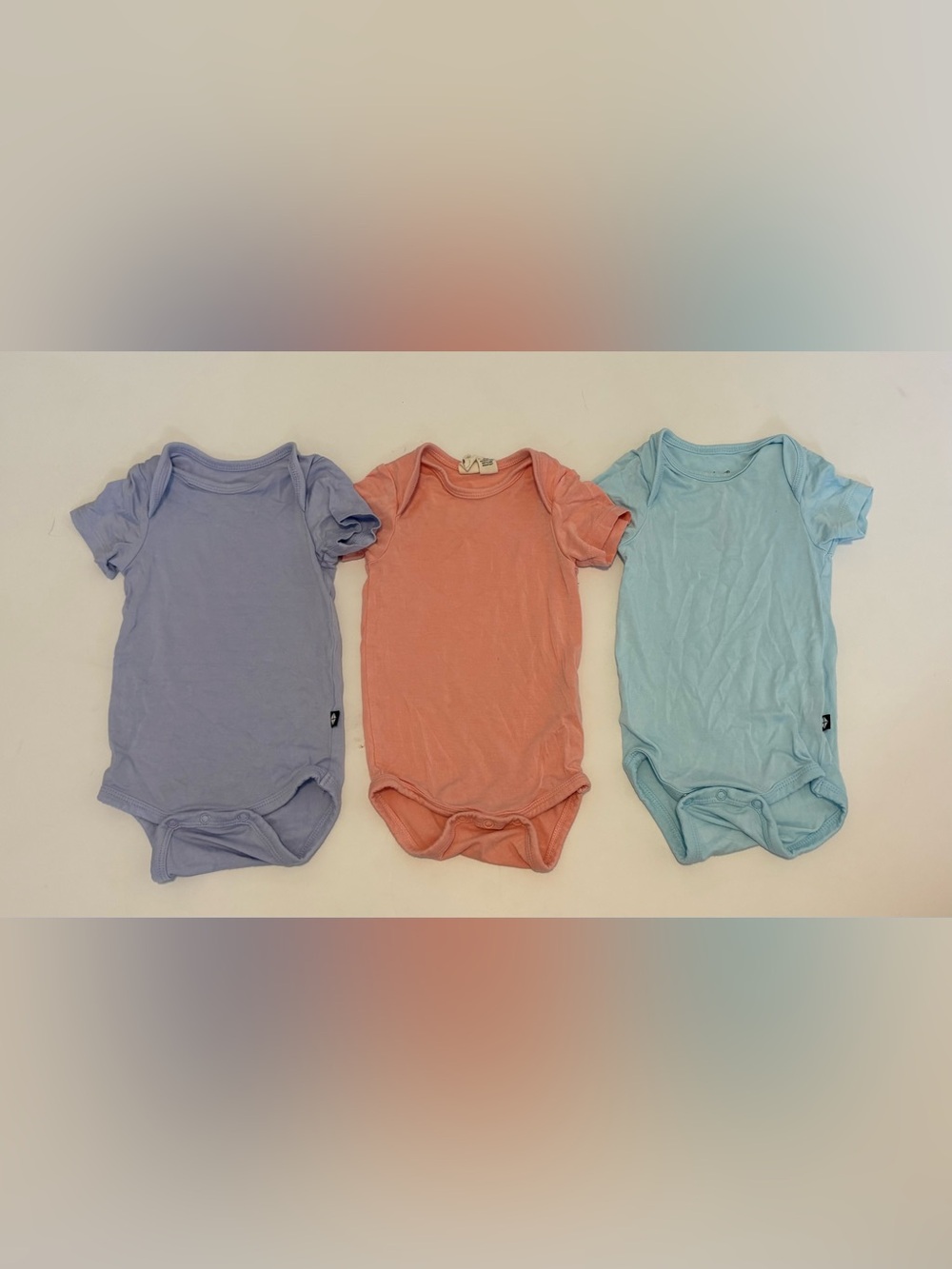 Kyte Baby Short Sleeve Onesie Bundle- Purple, Blue, Coral 0-3Months